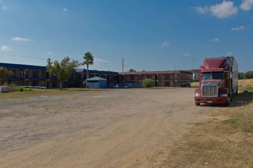 Knights Inn Brenham - Image 1