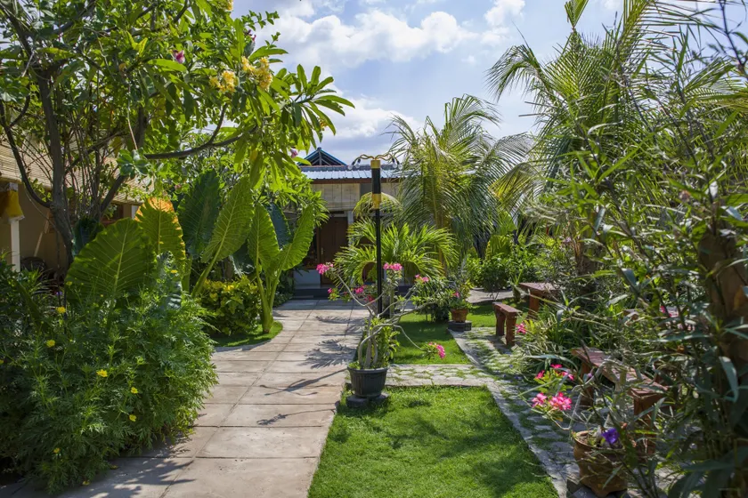 Van Santri Homestay Pemuteran - Image 1