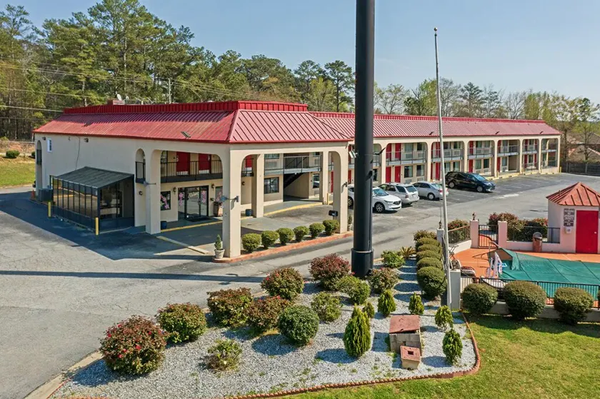Regency Inn & Suites - Image 1