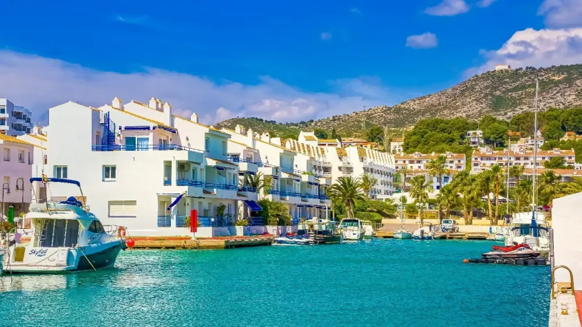 Apartamentos El Puerto - Image 1