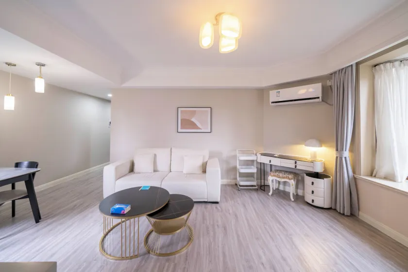 Tyms Stylish 1BR APT Gubei Garden - Image 1