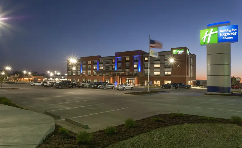 Holiday Inn Express & Suites - Dodge City by IHG - Image 1