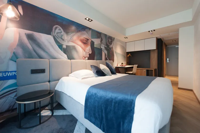 Ostend Hotel - Image 1