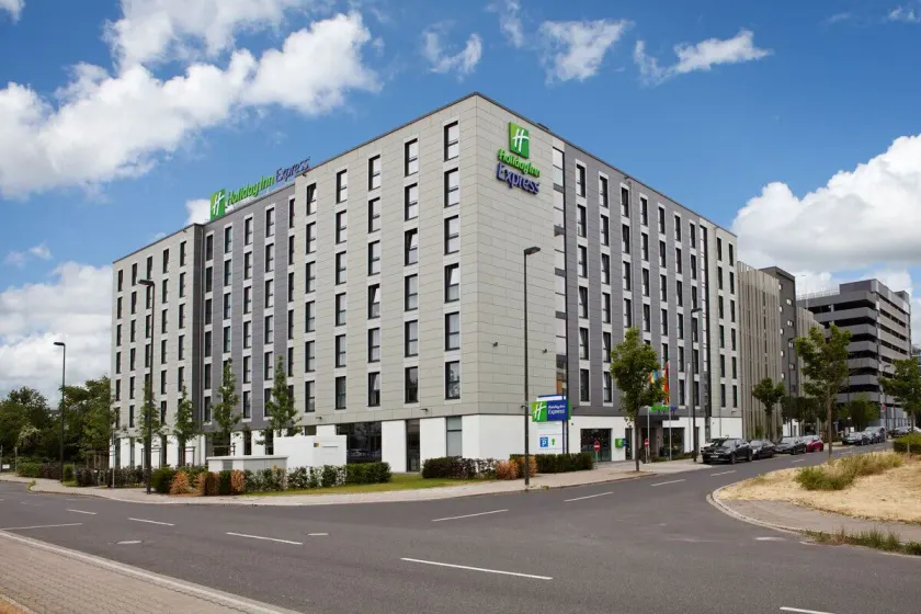 Holiday Inn Express - Düsseldorf Airport - Image 1