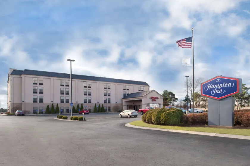 Hampton Inn Muskegon - Image 1