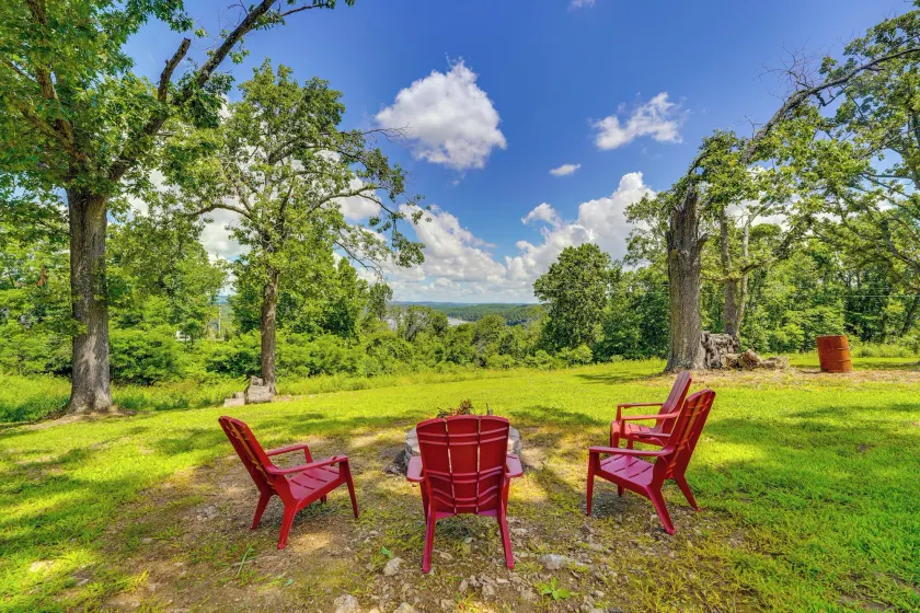 Near Table Rock Lake: Family Home w/ Deck & Views - Image 1