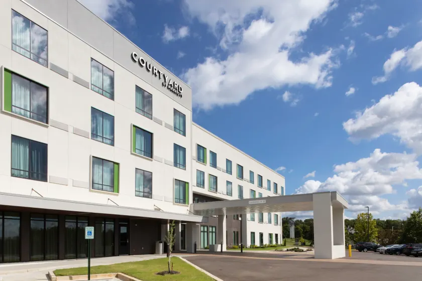Courtyard by Marriott Memphis East Galleria - Image 1
