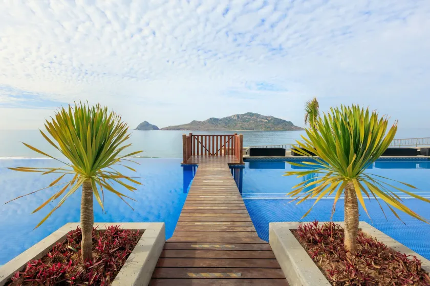 Courtyard by Marriott Mazatlan Beach Resort - Image 1