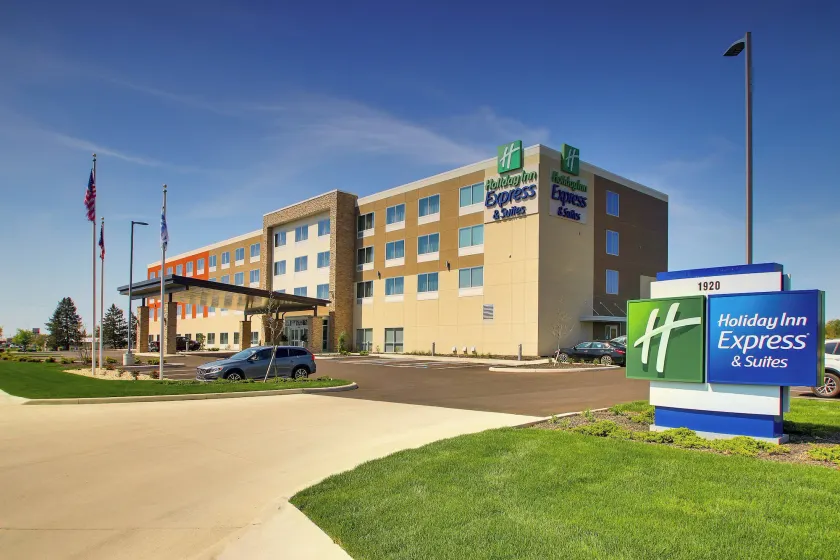 Holiday Inn Express & Suites Findlay North by IHG - Image 1