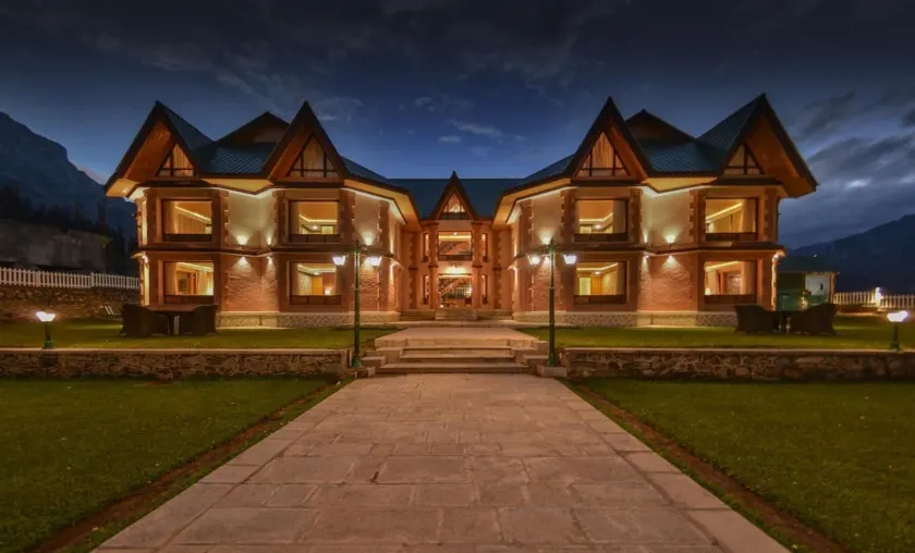 Hotel Village Walk - Image 1