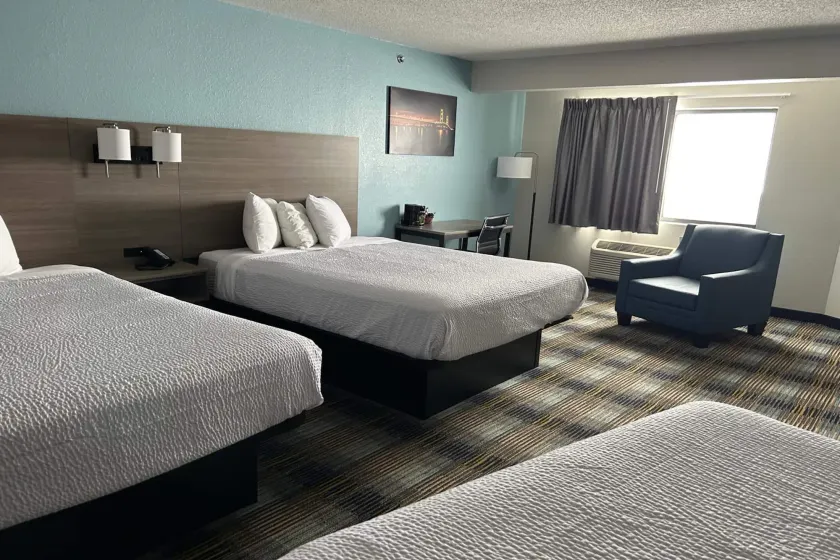 AmericInn by Wyndham Saint Ignace Lakefront - Image 1