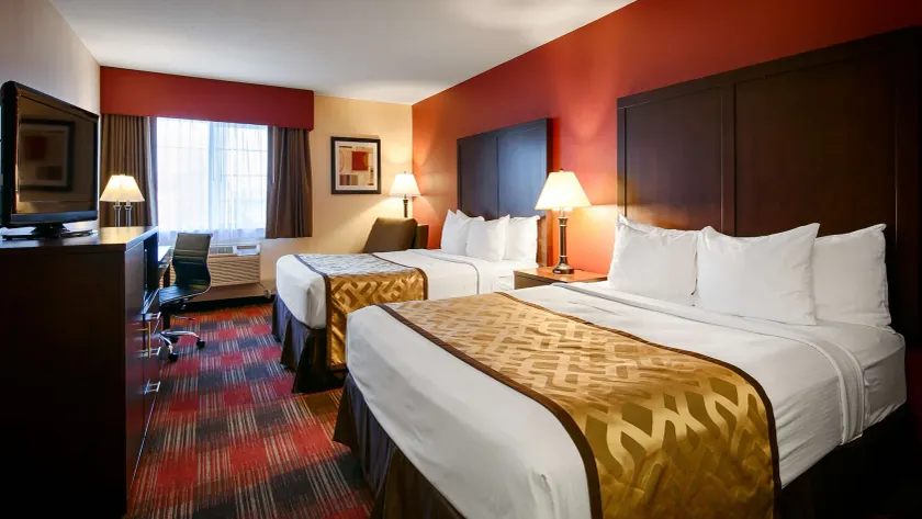 Best Western Dallas Inn & Suites - Image 1