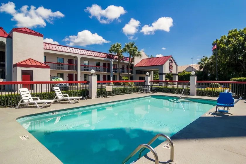 Red Roof Inn Kingsland - Image 1