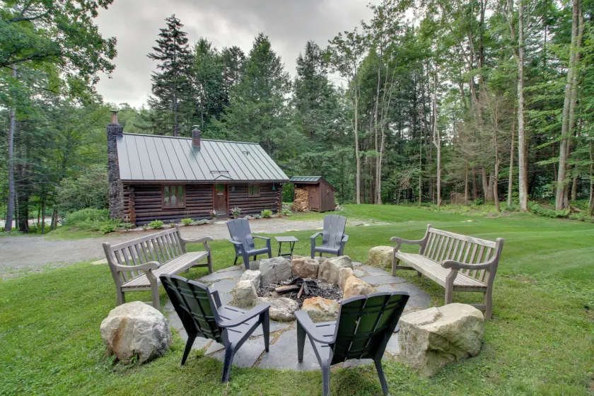 Award-Winning Log Cabin, Top 5 in New England! - Image 1