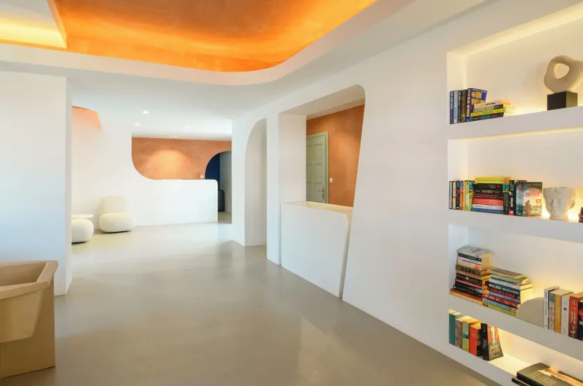 Yperia Hotel - Image 1