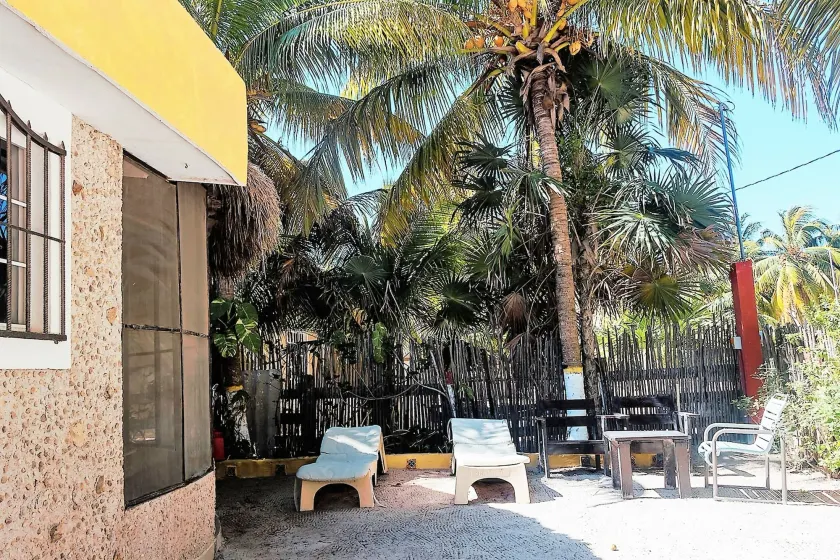 Antigua Lodge, 70 m from sandy beach - Image 1
