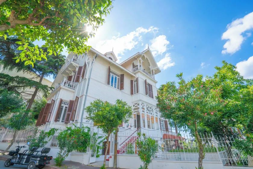 Laden Palas Prince's Island Historical Mansion - Image 1