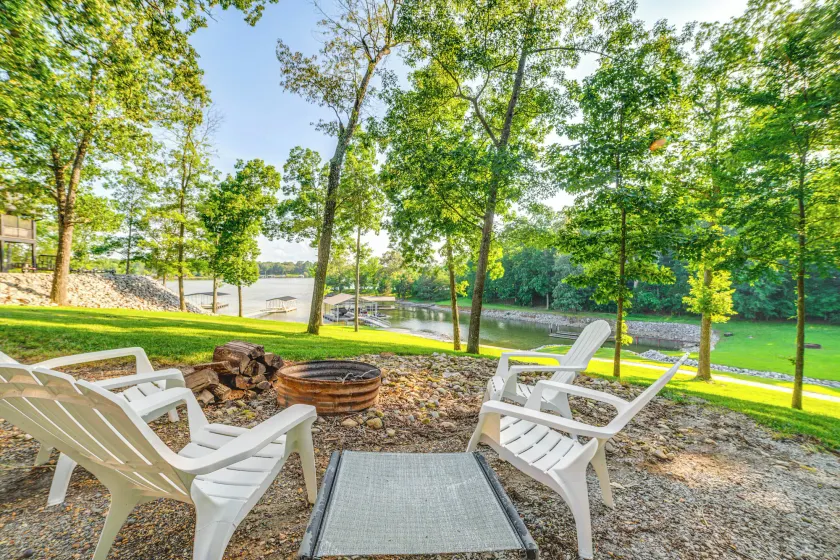 Dock & Deck at Kentucky Lake Family Retreat! - Image 1