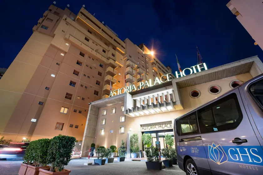 Astoria Palace Hotel - Image 1