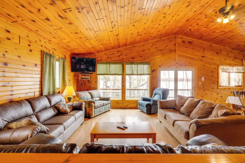 Lakefront Duplex in Northwoods: Anglers Haven! - Image 1
