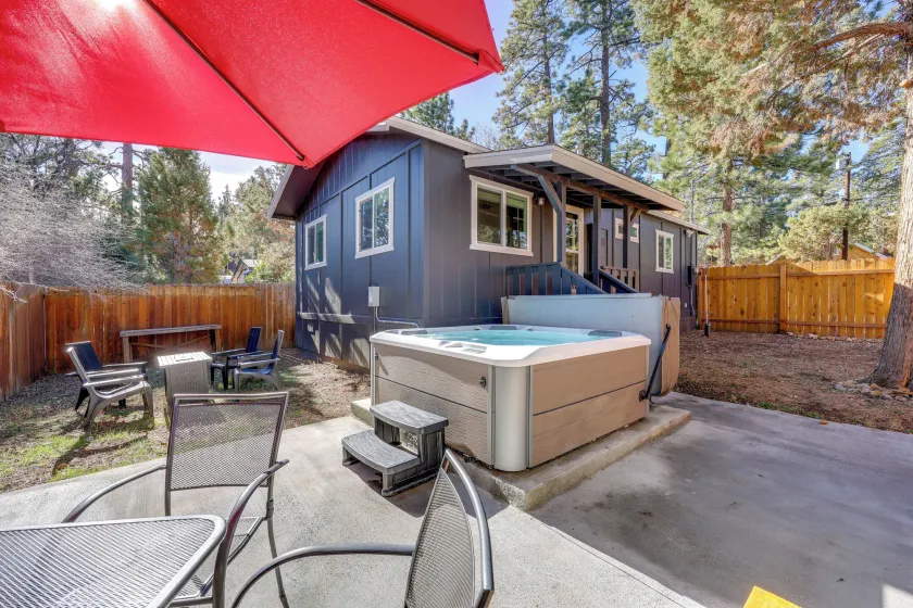 Ski & Hike: Cozy Big Bear Retreat w/ Fireplace - Image 1