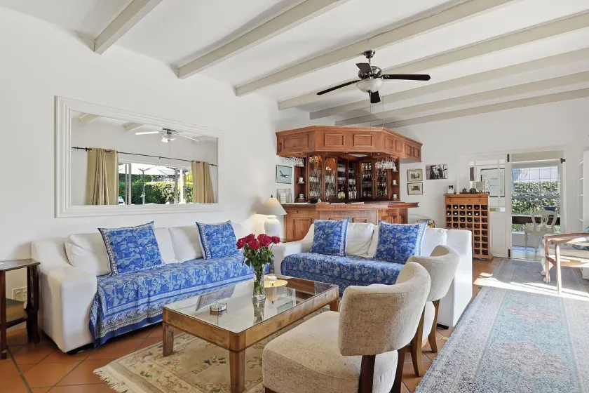Paradiso Guesthouse & Self-catering Cottage - Image 1