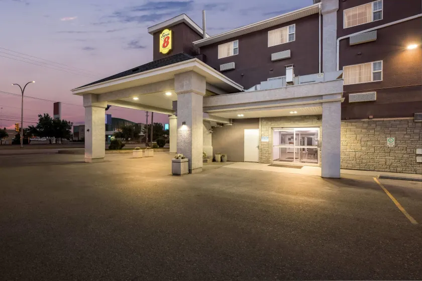 Super 8 by Wyndham Saskatoon Near Saskatoon Airport - Image 1