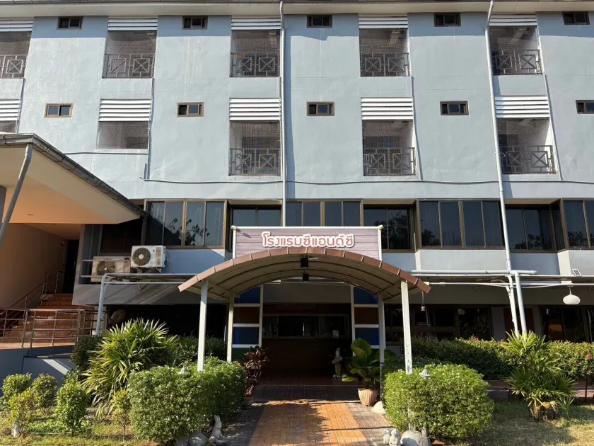 Cabbages & Condoms Hotel Ratchaburi - Image 1