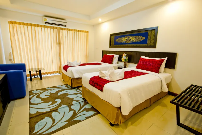 Sinsuvarn Airport Suite Hotel - Image 1