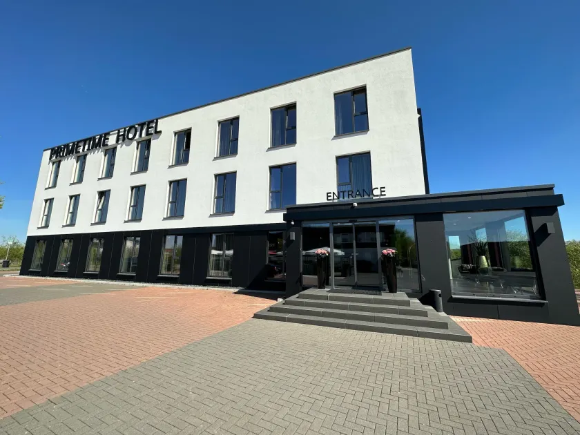 Primetime Hotel - Image 1