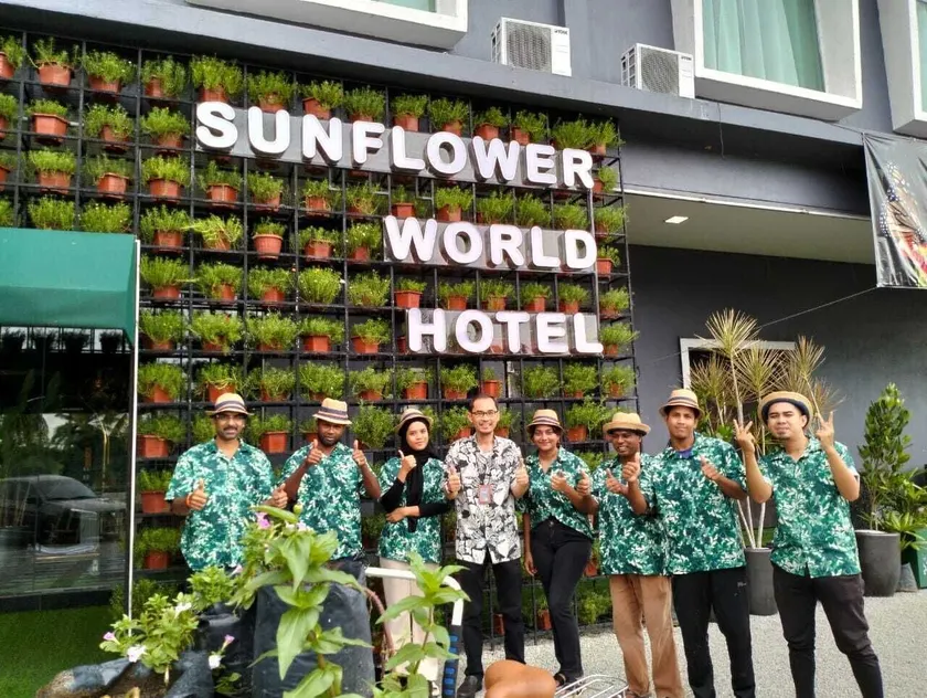 Sunflower World Hotel - Image 1