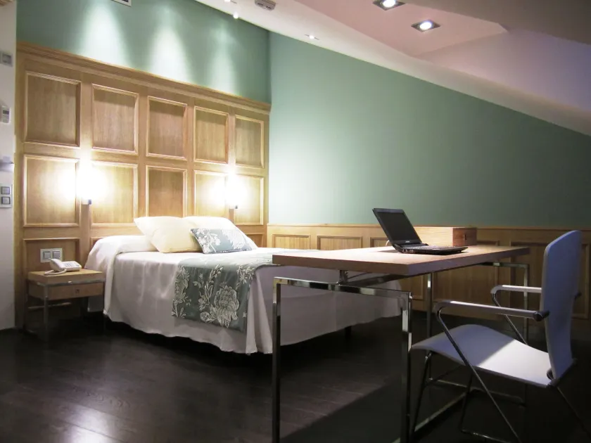 Hotel Vía Gótica - Image 1