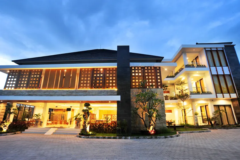 Kautaman Hotel - Image 1