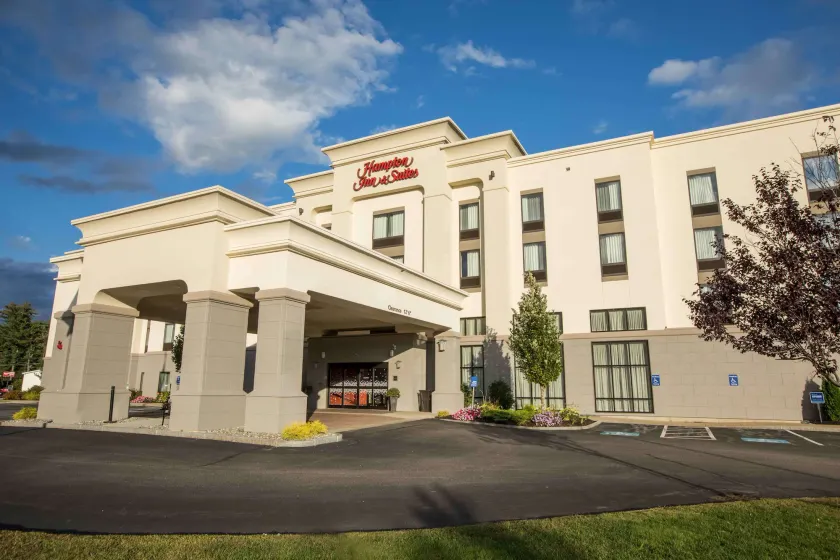 Hampton Inn & Suites Tilton - Image 1