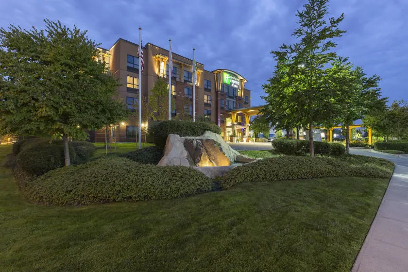 Holiday Inn Express & Suites Riverport Richmond by IHG - Image 1