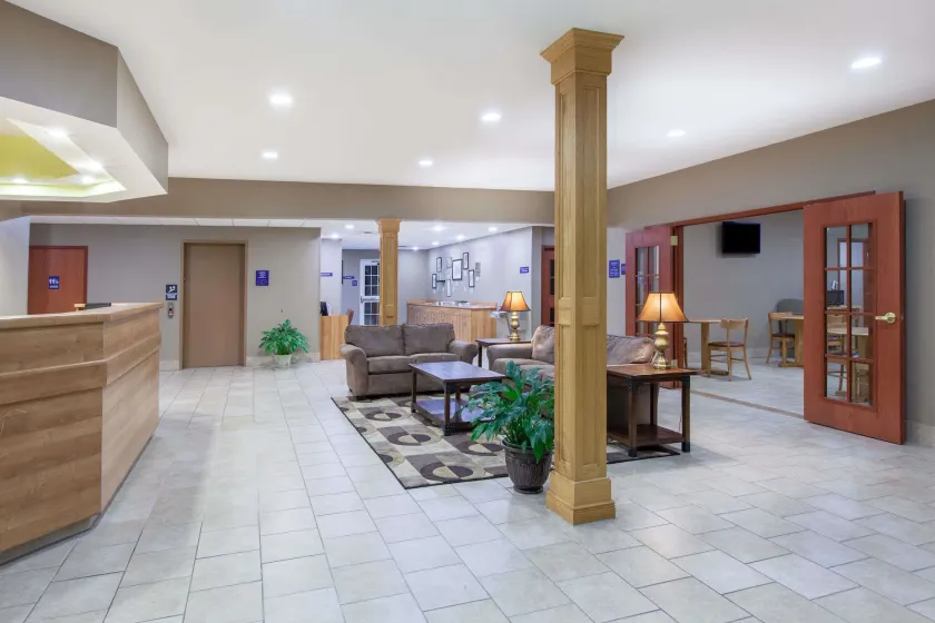 Microtel Inn & Suites by Wyndham Johnstown - Hall