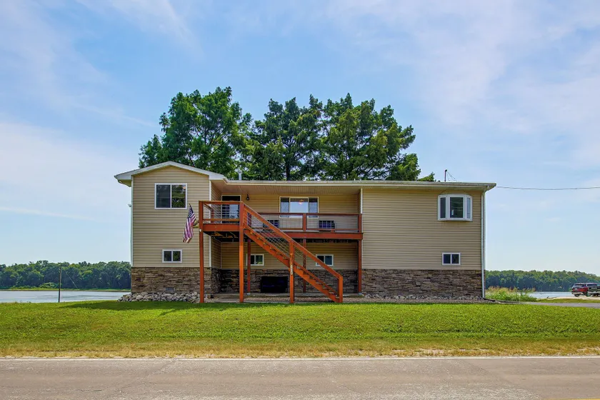 Spacious Home w/ Deck & Mississippi River Views - Image 1