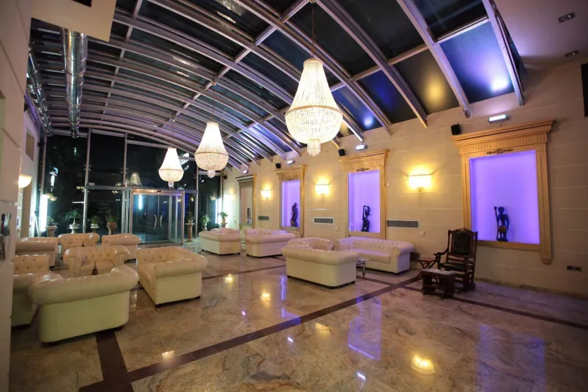 Hotel Astoria - Image 1