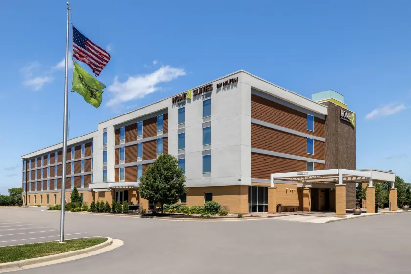 Home2 Suites by Hilton Milwaukee Brookfield - Image 1