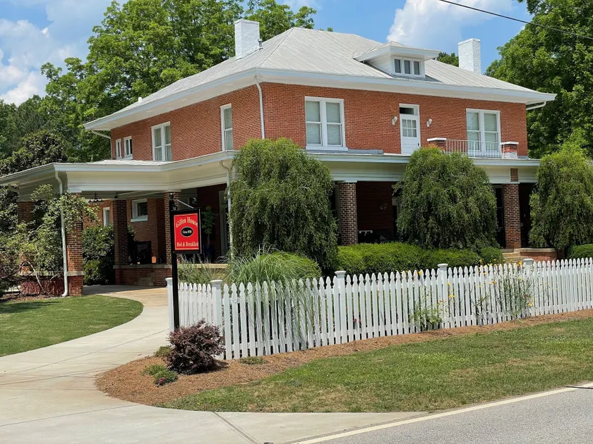 The Gillen House Bed and Breakfast - Image 1