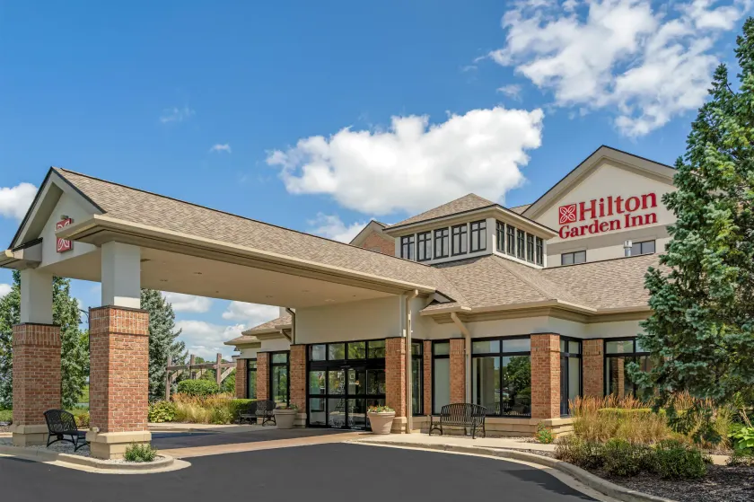Hilton Garden Inn Oconomowoc - Image 1