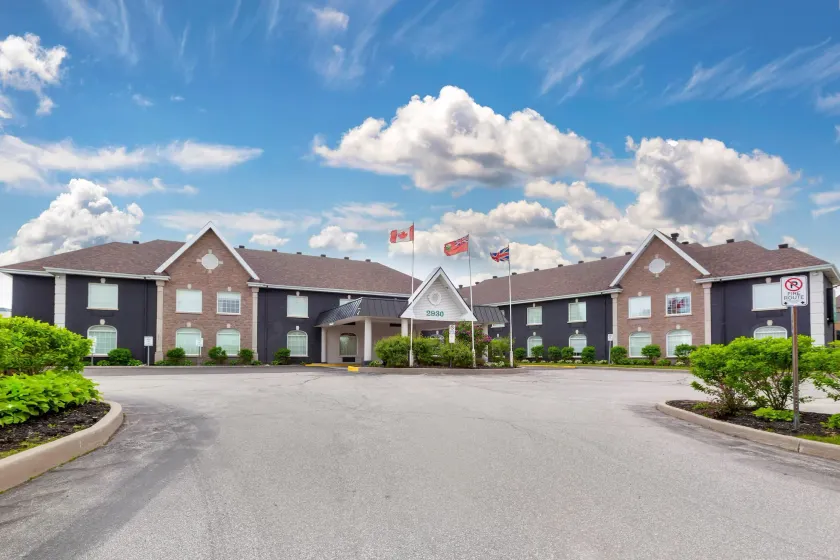 Quality Inn & Suites Oakville-Mississauga - Image 1