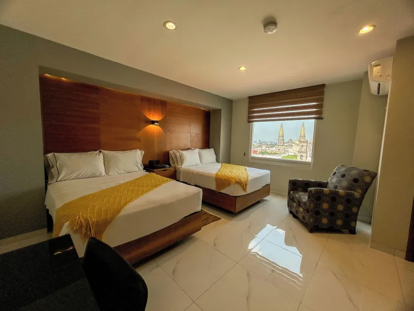 Hotel Dali Plaza Ejecutivo - Image 1