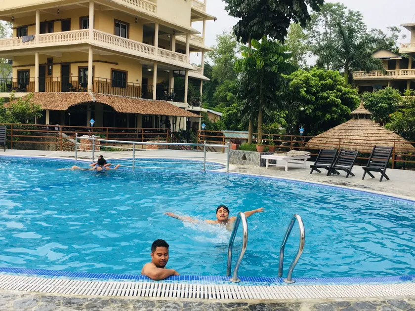 Hotel Riverside with Swimming pool - Image 1