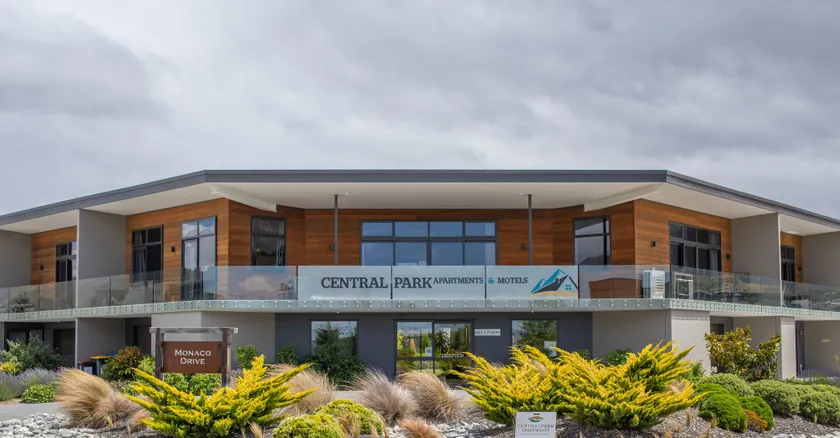 Central Park Apartments - Image 1