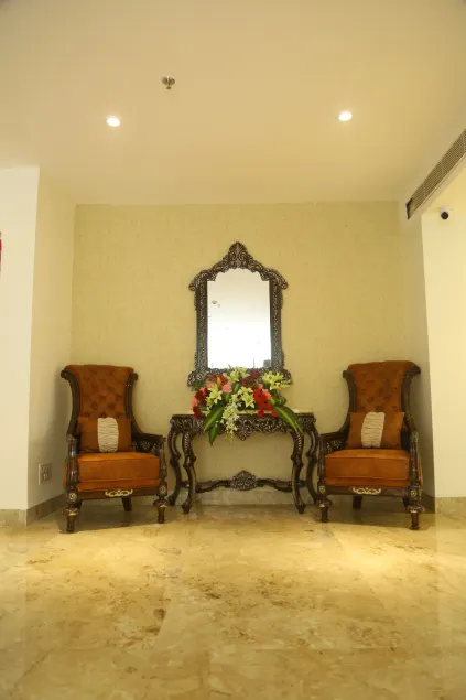 Hotel Harmony Inn - Interior entrance