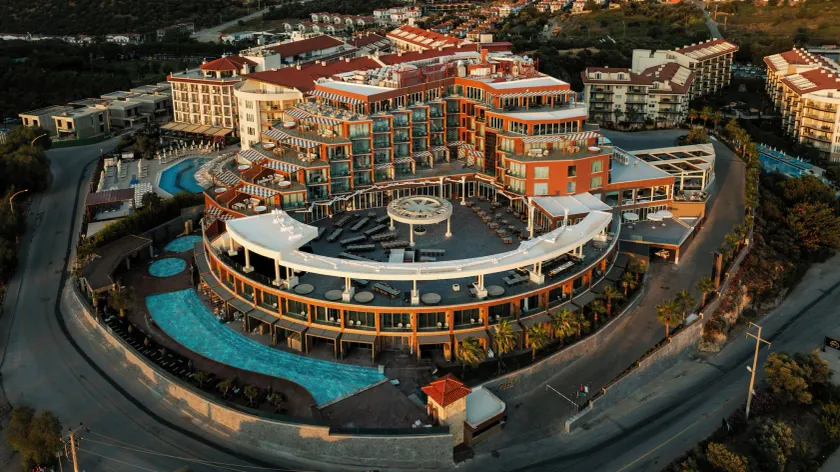 Qlusive Hotel - Image 1