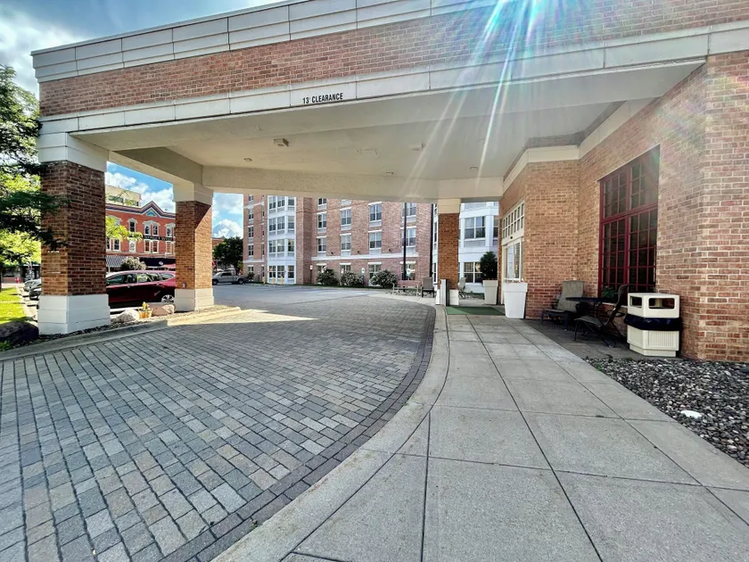 Pearl Street Hotel - Image 1
