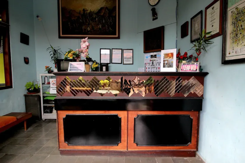RedDoorz Plus Syariah near Lempuyangan Station 3 - Recepción