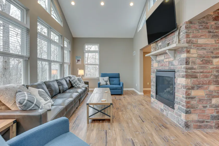 Hike, Swim & Ski: Home w/ Deck in Lackawaxen - Image 1